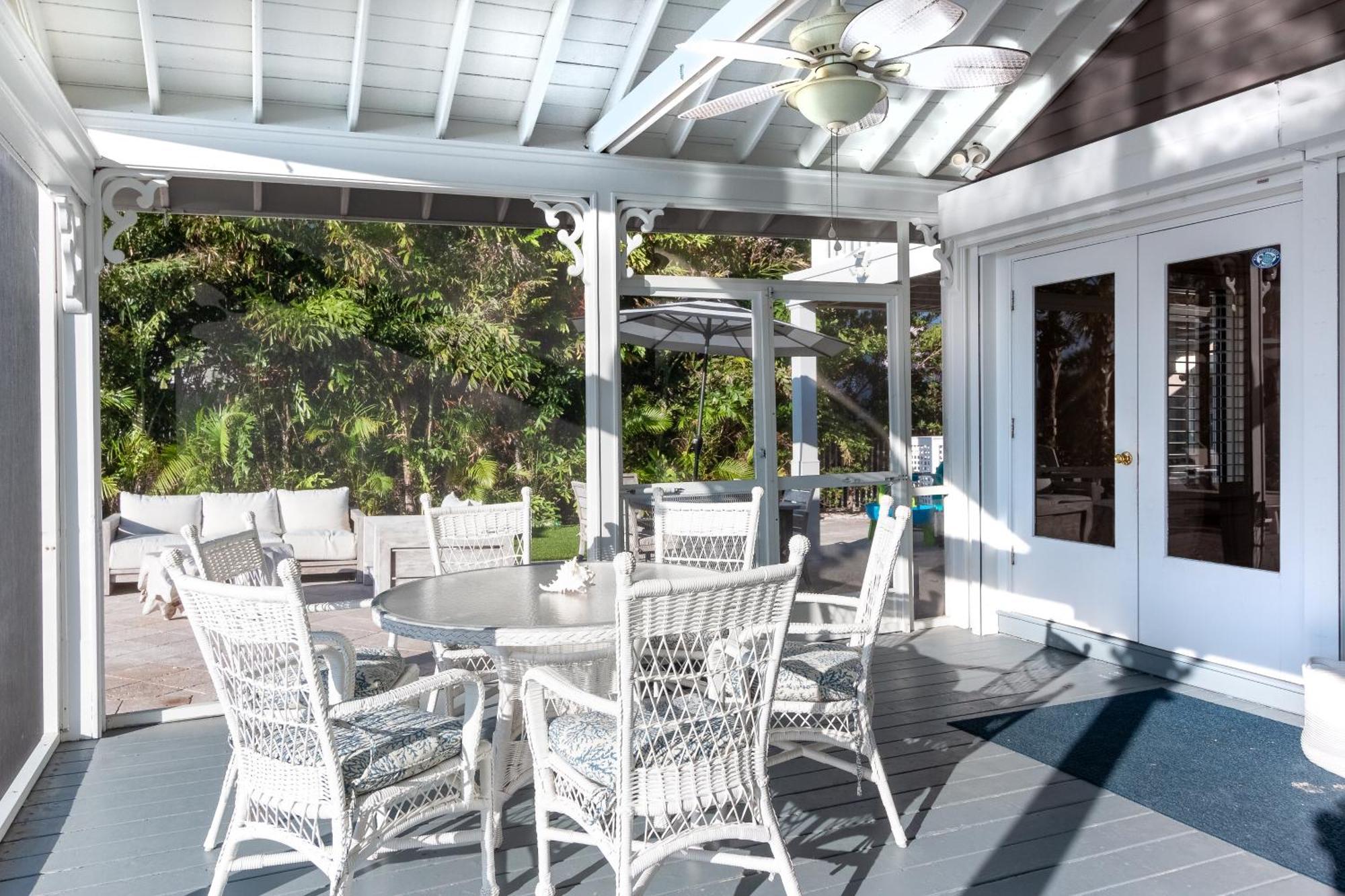 Sunset Breeze - Beachfront Pool Home - Monthly Rental Clearwater Beach Exterior photo