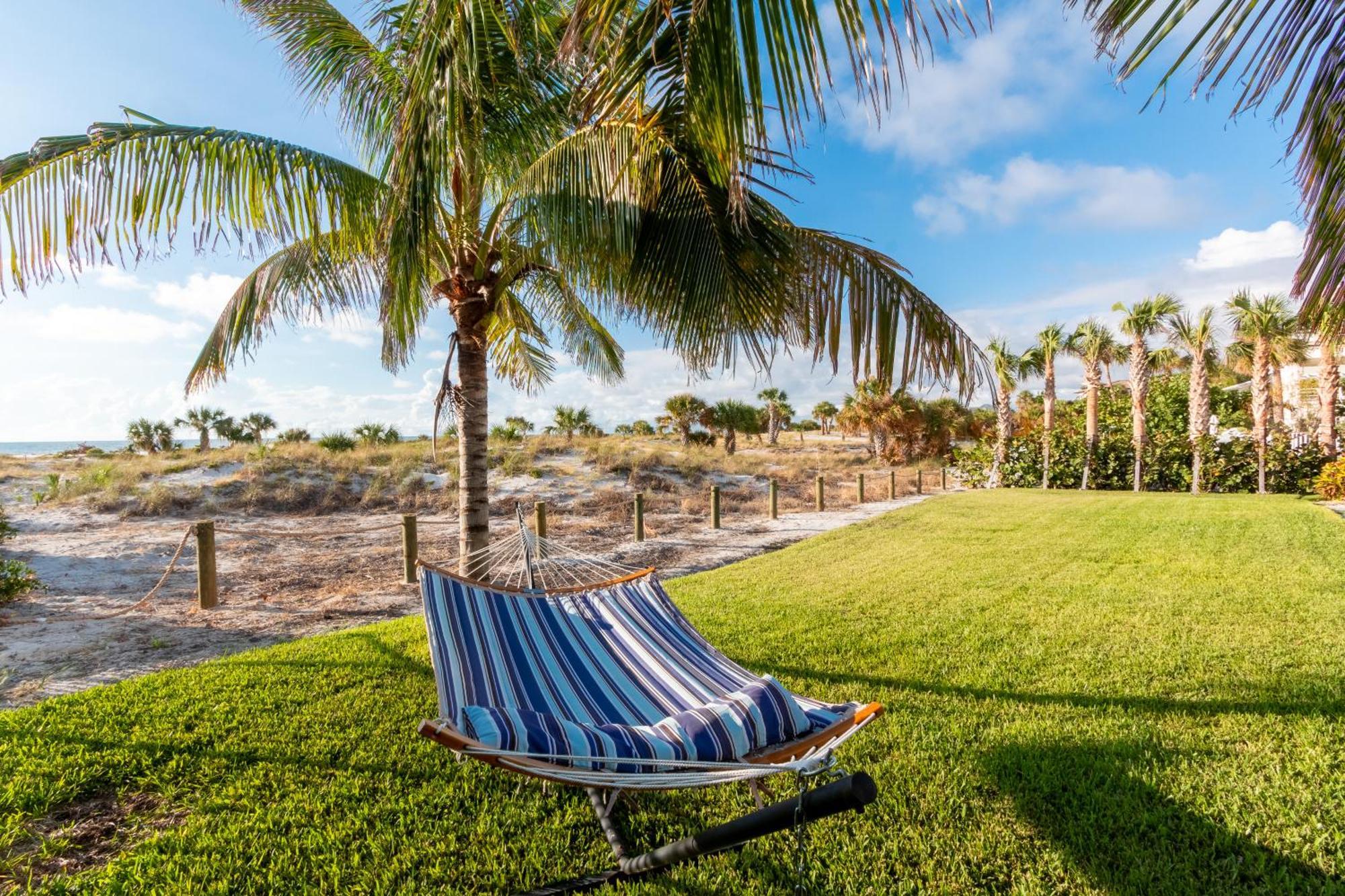 Sunset Breeze - Beachfront Pool Home - Monthly Rental Clearwater Beach Exterior photo