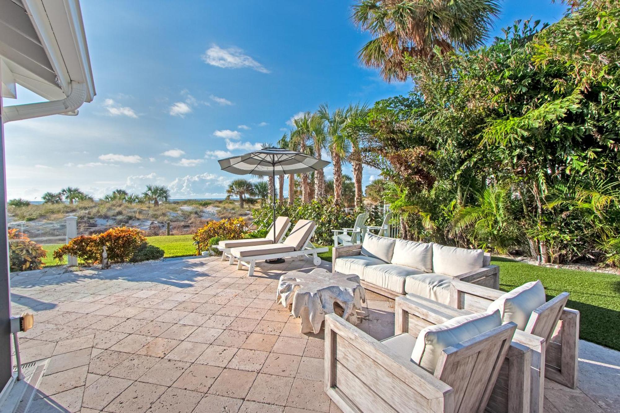 Sunset Breeze - Beachfront Pool Home - Monthly Rental Clearwater Beach Exterior photo
