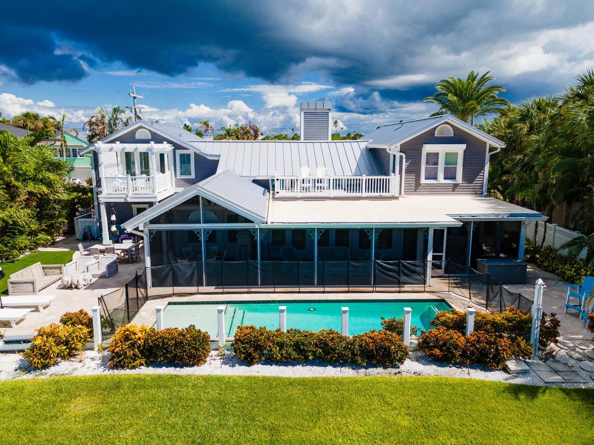 Sunset Breeze - Beachfront Pool Home - Monthly Rental Clearwater Beach Exterior photo
