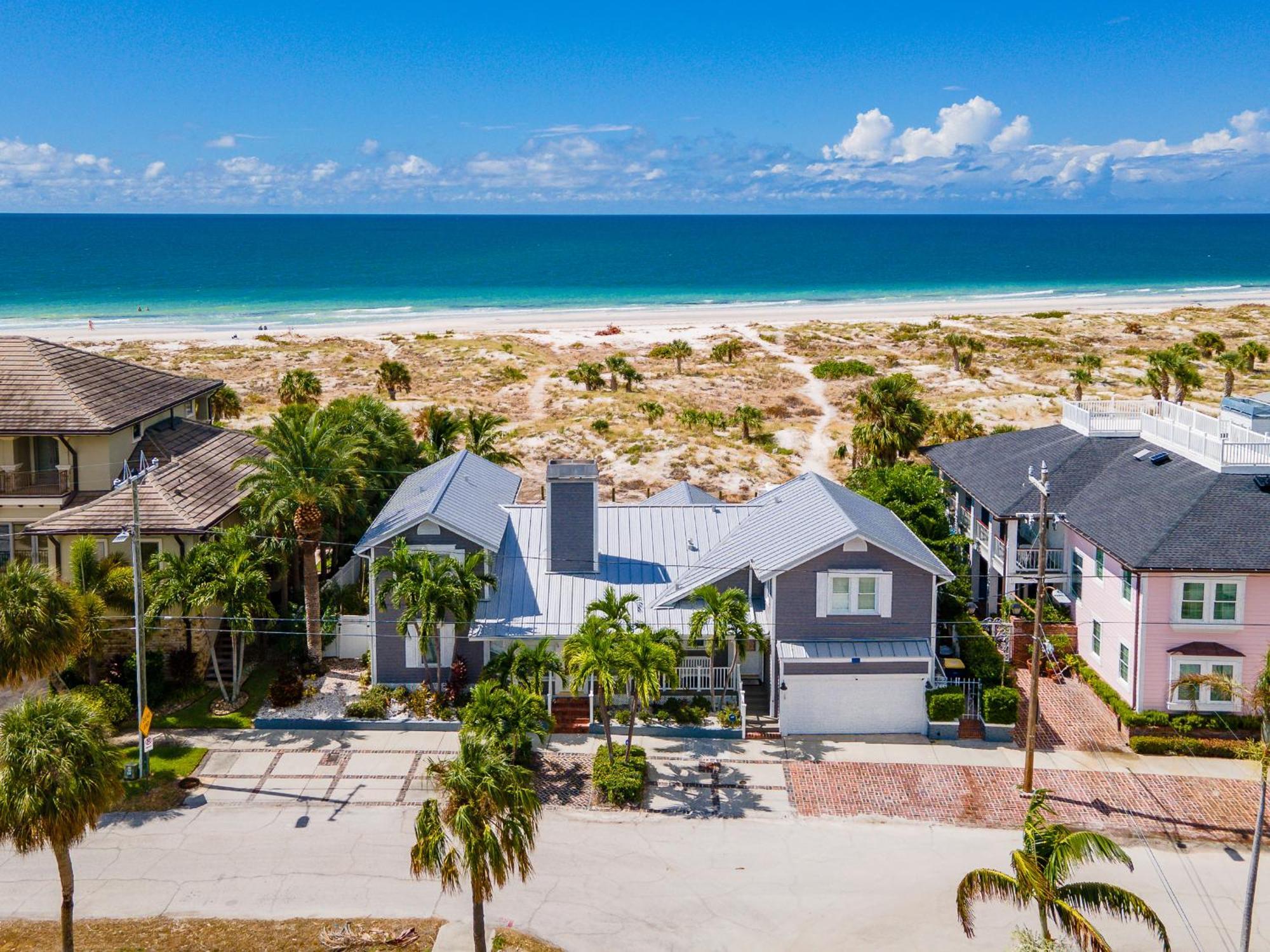 Sunset Breeze - Beachfront Pool Home - Monthly Rental Clearwater Beach Exterior photo