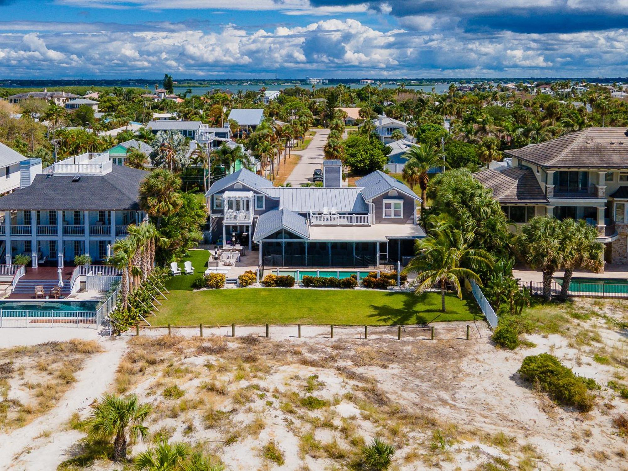 Sunset Breeze - Beachfront Pool Home - Monthly Rental Clearwater Beach Exterior photo